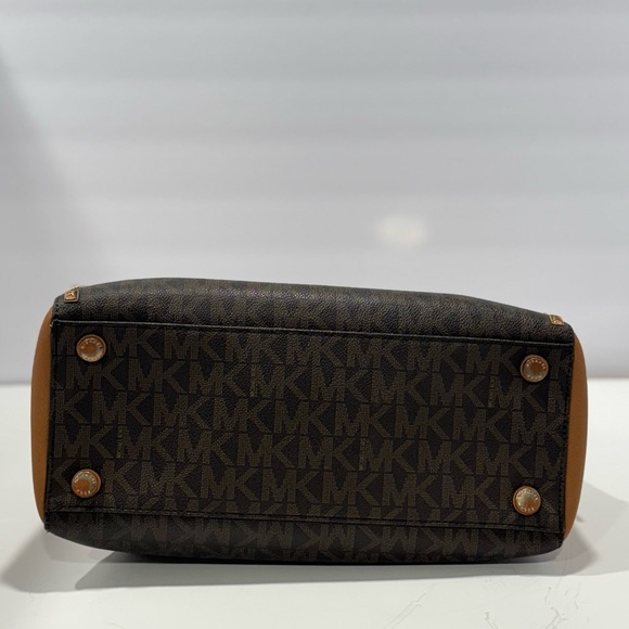 Michael Kors Brown Studded Women's Bag - Picture 4 of 10